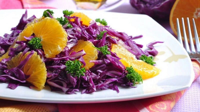 Салат с капустой и цитрусами