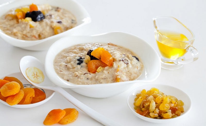 Овсяная каша с сухофруктами