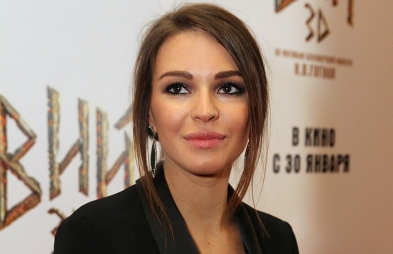 Пользование косметикой Агнией