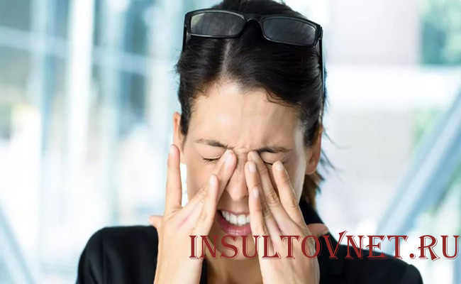 Болит голова при усталости глаз