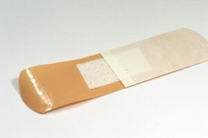 Бактерицидный пластырь для ссадин телесный