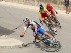 падение с велосипеда Основная причина перелома - это падение на вытянутую руку или надплечье