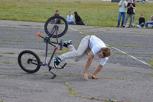 Падение на руку Причинами перелома могут быть падения или ДТП