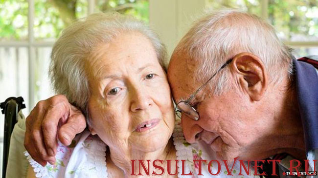 пожилая пациента с Альцгеймером