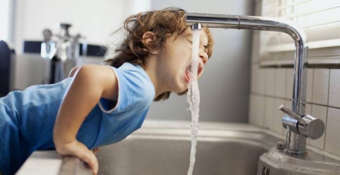 пьем воду из подкрана