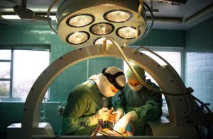 Хирургическая опрерация Операцию проводят в тяжелых случаях