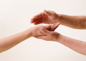 Массаж руки Растирание улучшает кровообращение в тканях