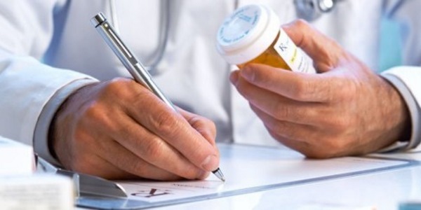 врач разъясняет действие лекарства