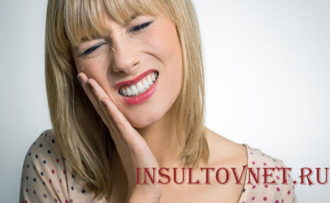 Болит голова при зубной боли