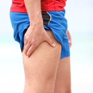 болит нога Самый первый симптом при переломе - это боль