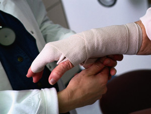 Наложение повязки Иммобилизация при переломах