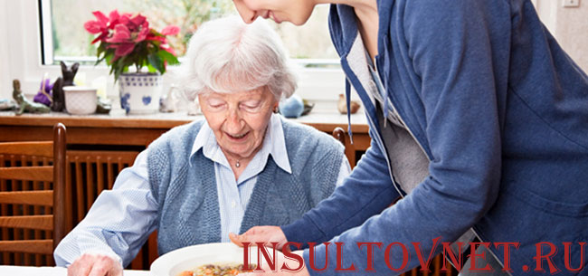 кормление больного