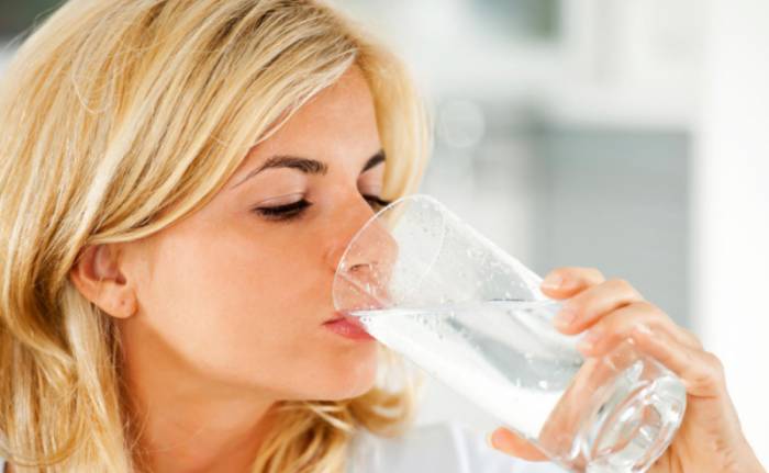 рекомендуется пить много жидкости