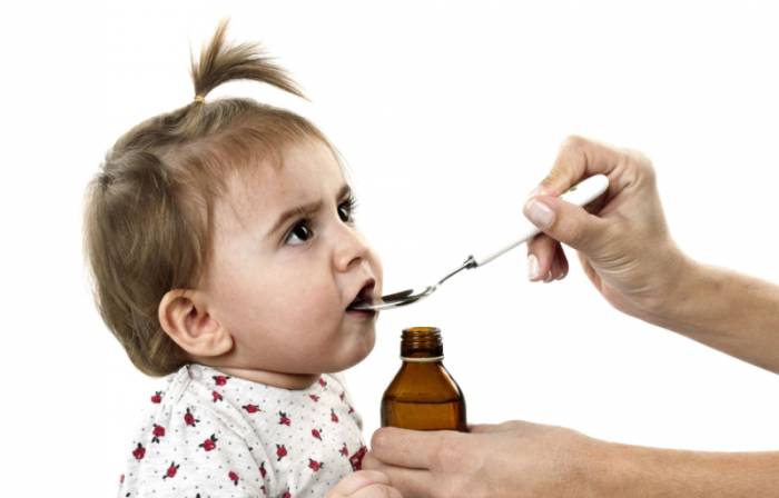 даем лекарство детям