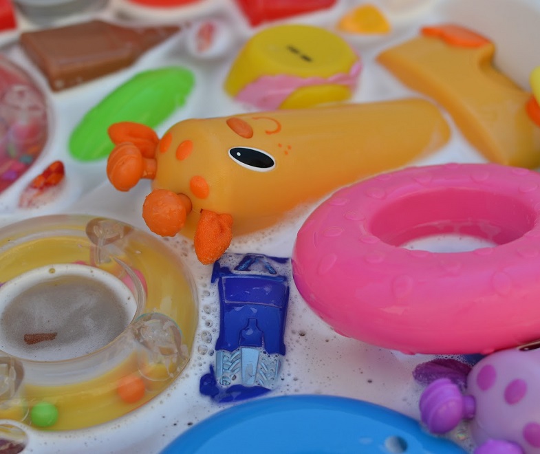 Мытье детских игрушек - профилактика заражения карликовым цепнем