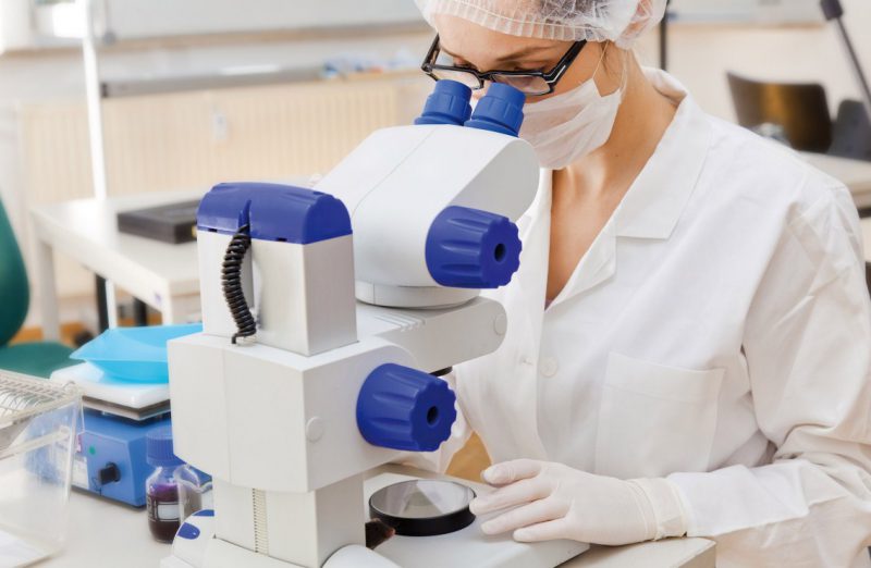 исследование кала в лаборатории