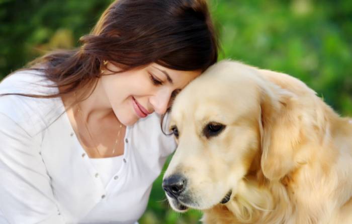 девушка с собакой