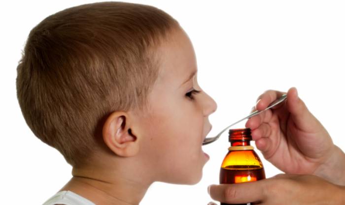 даем лекарство ребенку