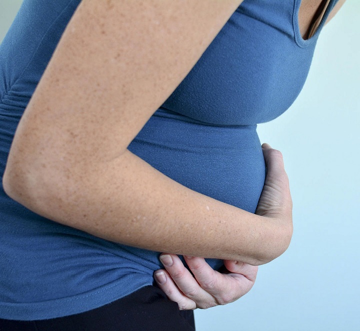 Метеоризм, боль в животе - симптом заражения лямблиями