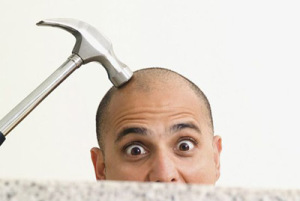 удар по голове Основные причины - это падение, удар по голове или ДТП