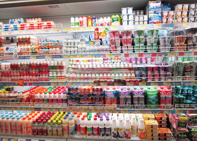 Йогурты в магазине