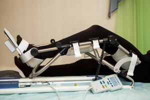 Механотерапия Разработка ноги с помощью тренажера механического типа