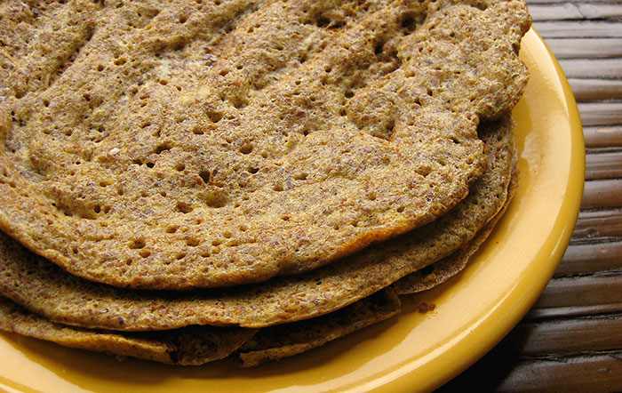 На фото лепешки из кефира и льняной муки На фото лепешки из кефира и льняной муки