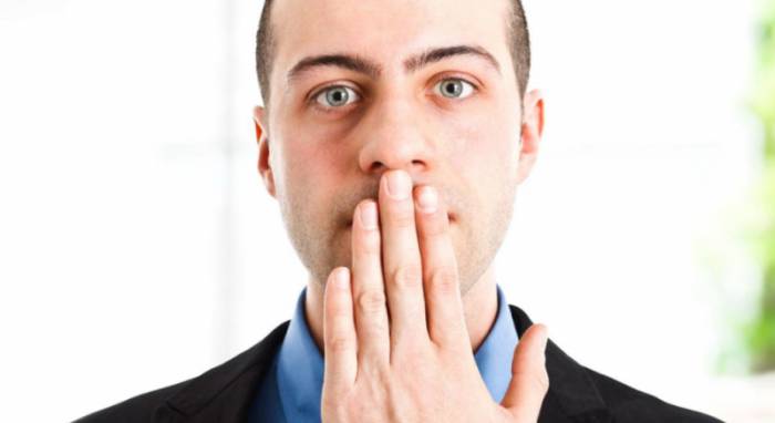 неприятный запах изо рта