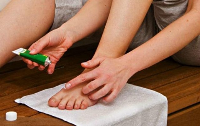 Мази для лечения грибка ногтей и запаха на ногах