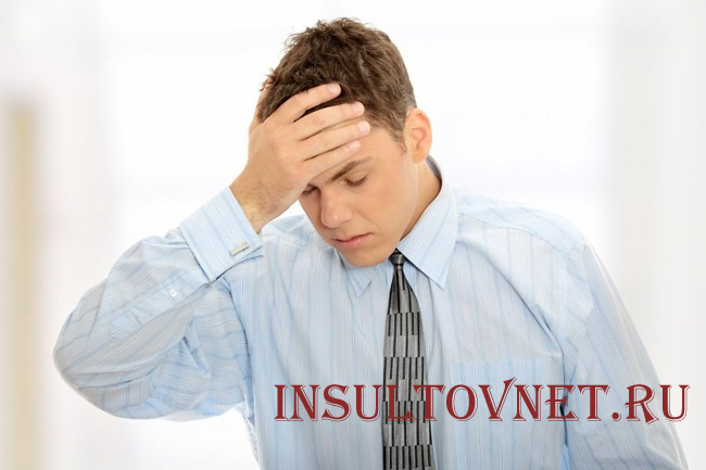 Болит голова в области лба